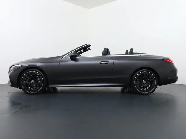 Mercedes-Benz CLE Cabriolet 450 4MATIC AMG Line | Airscarf | Multicontourstoelen Voorin | Distronic Cruise Control | Digital Light | Head-Up Display | Burmester Surround Sound | Memorystoelen | Nightpakket