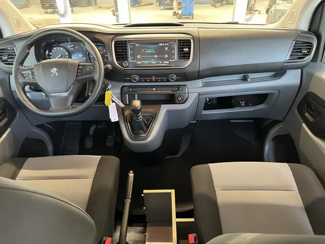 Peugeot Traveller