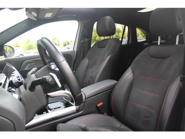 Mercedes-Benz GLA-klasse 250 e 218PK AUTOMAAT BUSINESS SOLUTION AMG | PANORAMISCH SCHUIF/KANTEL DAK...