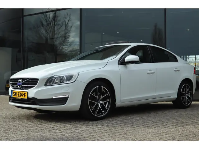 VOLVO S60 1.5 T3 POLAR+ DYNAMIC AUT. | SCHUIF/KANTEL DAK | CAMERA | STOEL/STUURVERW. | XENON | PDC