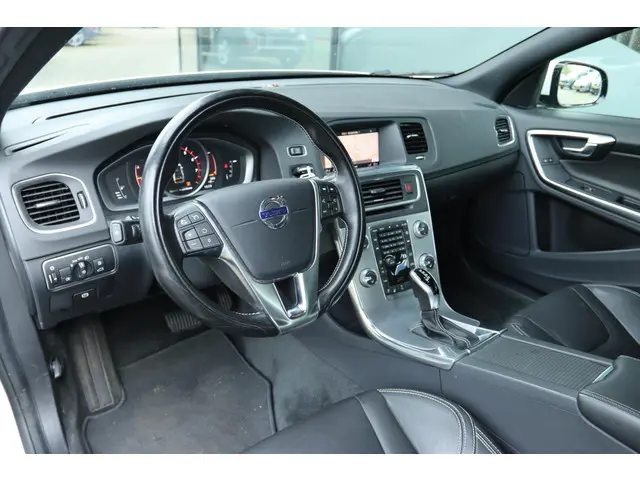 VOLVO S60 1.5 T3 POLAR+ DYNAMIC AUT. | SCHUIF/KANTEL DAK | CAMERA | STOEL/STUURVERW. | XENON | PDC