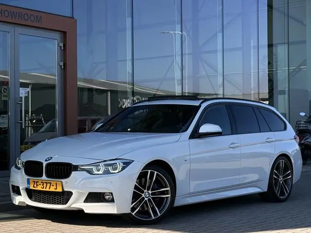 BMW 3-serie Touring 320i M Sport Edition | Pano | Harman / Kardon | Leder | Head-Up | Achteruitrijca...