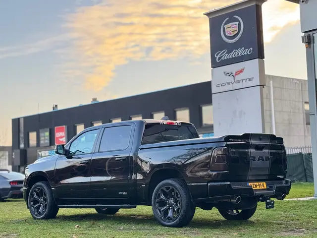Dodge RAM 1500 5.7 V8 4x4 Laramie Night Limited Pack 22inch / PANO / LPG / NL-AUTO