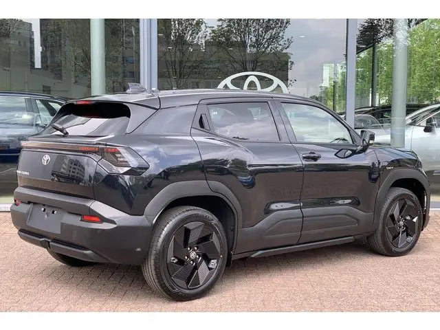 Toyota Urban Cruiser Dynamic 61 kWh | Uit Voorraad Leverbaar! | Camera | LED | Adaptive Cruise Contr...