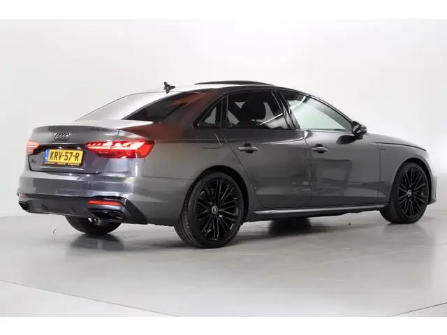 Audi A4 Limousine 35 TFSi S-Line S-dak 19"