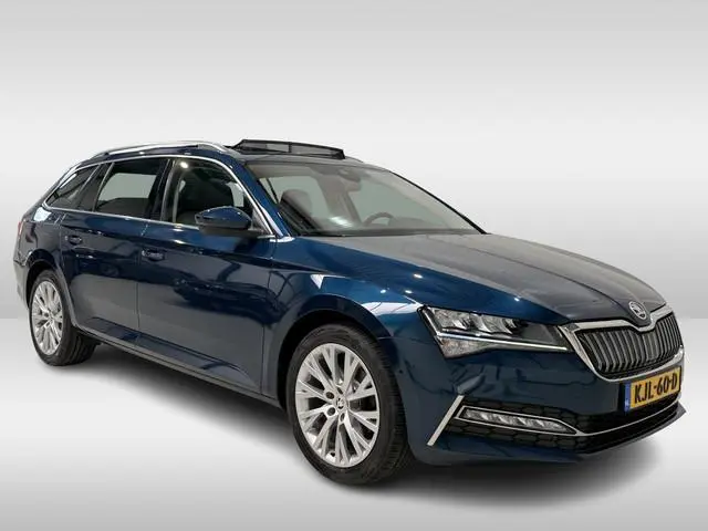 ŠKODA Superb Combi 1.4 TSI iV 218pk Lauran & Klement | Leder | Pano dak | Trekhaak