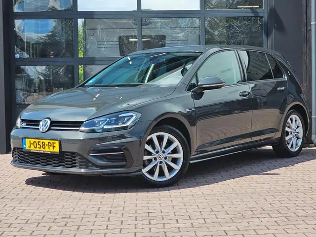 Volkswagen Golf 1.5 TSI Highline Business R | Automaat | LED | Trekhaak | Navi | Stoelverwarming | A...