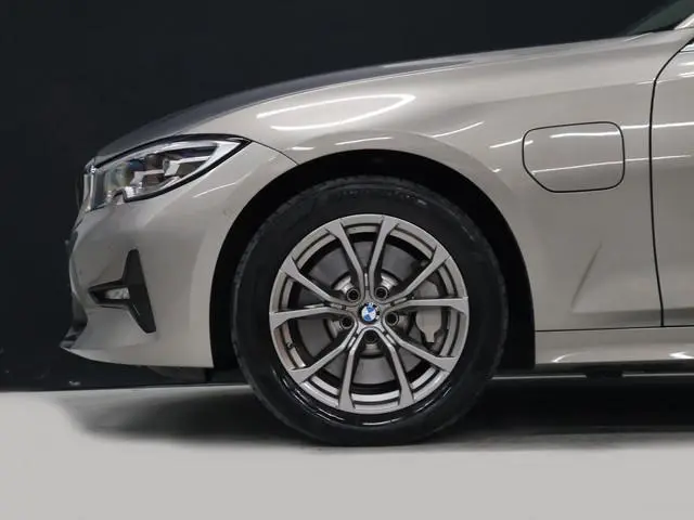 BMW 3-serie Touring 330e eDrive M Sport SOH 96% [CAMERA, APPLE CARPLAY, ANDROID, TREKHAAK, CRUISE, S...