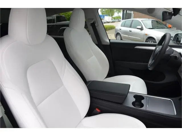Tesla Model Y RWD 58 kWh Trekhaak (1.600kg), LFP accu, AutoPilot3.0 Ryzen