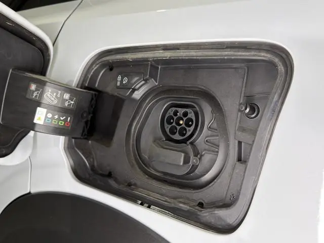 Peugeot e-3008