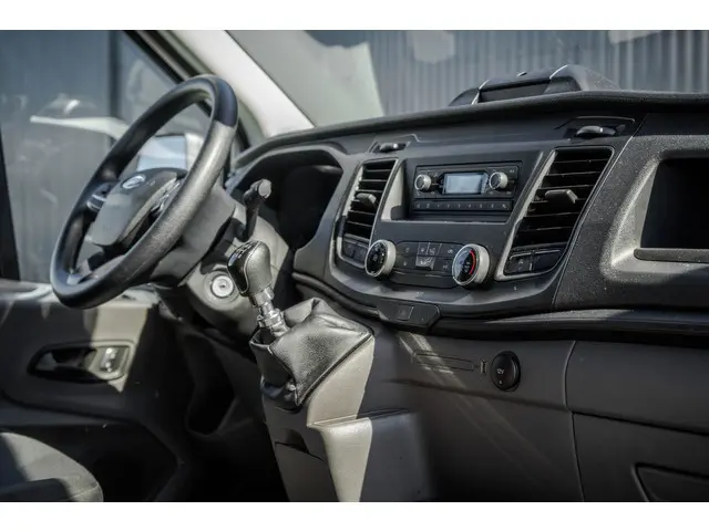 Ford Transit **2.0 TDCI | Bakwagen met Laadklep | Euro 6 | 130 PK | Airco | Cruise**