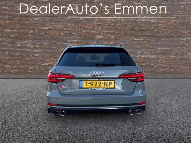 Audi S4