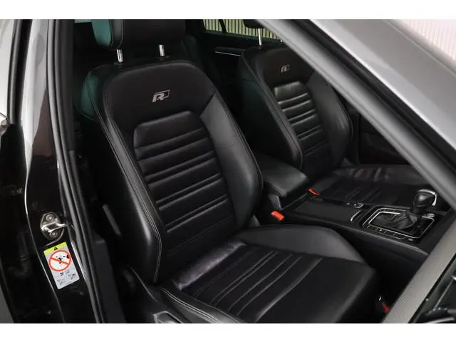 Volkswagen Passat Variant 1.5 TSI 150pk DSG R-Line Business + Trekhaak Camera Keyless Leder Panorama...
