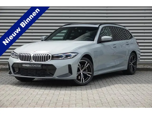 BMW 3-serie Touring 330e xDrive M-Sport | Panoramadak | HUD | Facelift | Camera |