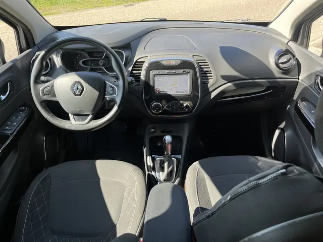 Renault Captur 1.2 TCe Dynamique 120PK / Volledig door ons onderhouden / Automaat / Trekhaak / Clima...