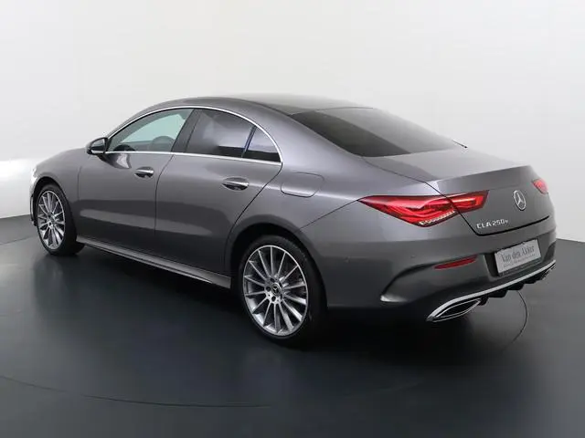Mercedes-Benz CLA-klasse 250e AMG // SoH 92,2% // Keyless Entry // Sfeerverlichting // Camera // 19"...