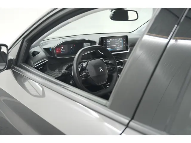 Peugeot 208 PureTech 100 EAT8 Allure Pack | Camera | Apple Carplay | Parkeersensoren
