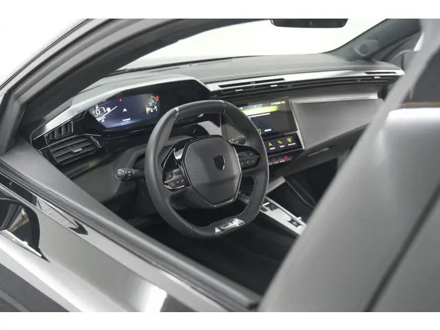 Peugeot 408 1.2 Hybrid 136 e-DCS6 GT | 360 Camera | Adaptieve Cruise Control | Elektronische Kofferk...