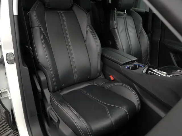 Peugeot 3008 1.2 PureTech Allure Aut- Two Tone, Sport Leder Interieur, Carplay, Sfeerverlichting, 36...