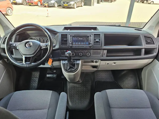 Volkswagen Transporter 2.0 TDI 150PK DSG Dubbele cabine L1H1 Highline | LED | Trekhaak | Cruise | LM...