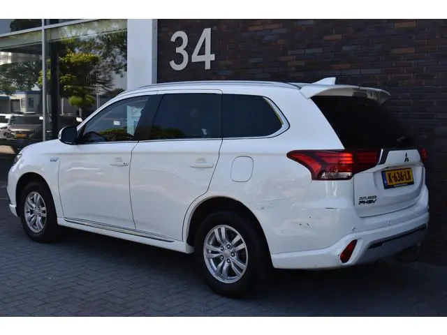 Mitsubishi Outlander 2.4 PHEV Pure