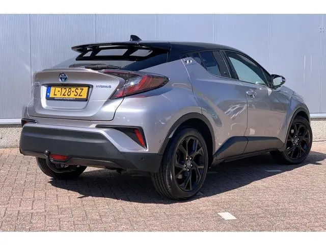 Toyota C-HR 1.8 Hybrid Bi-Tone Stoelverwarming | Trekhaak | Navi | Cruise control
