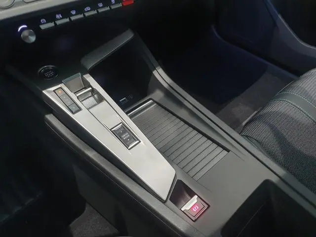 Peugeot e-308