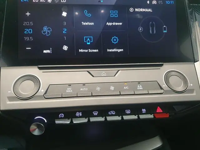 Peugeot e-308