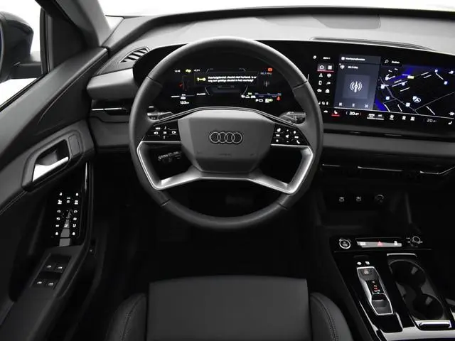 Audi Q6 e-tron Launch edition quattro 100Kwh 388 PK · Panorama dak · Assistentiepakket Veiligheid ·...