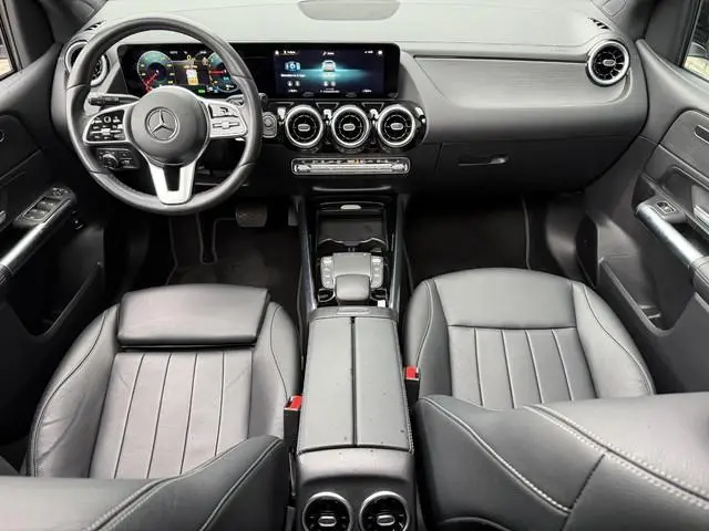 Mercedes-Benz B-klasse 250 e 17"/Leder/Panoramadak/Stoel + stuurverwarming/Camera/PDC v+a/Apple Carp...