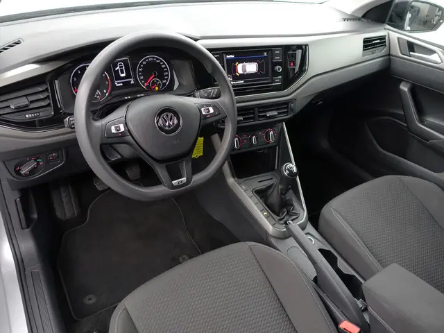 Volkswagen Polo 1.0 MPI Highline- Park Assist, Front Assist, Led, Cruise Control, Clima, Sport Pakke...