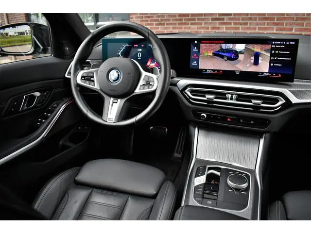 BMW 3-serie Touring 330e xDrive M-Sport Pro Pano DA-Prof 360 HUD H/K E-zetels 19inch