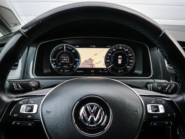 Volkswagen e-Golf e-Golf | Clima | Cruise | Navi | Pdc | 17 Inch | Led | Pdc voor/achter | SOH 89% |...