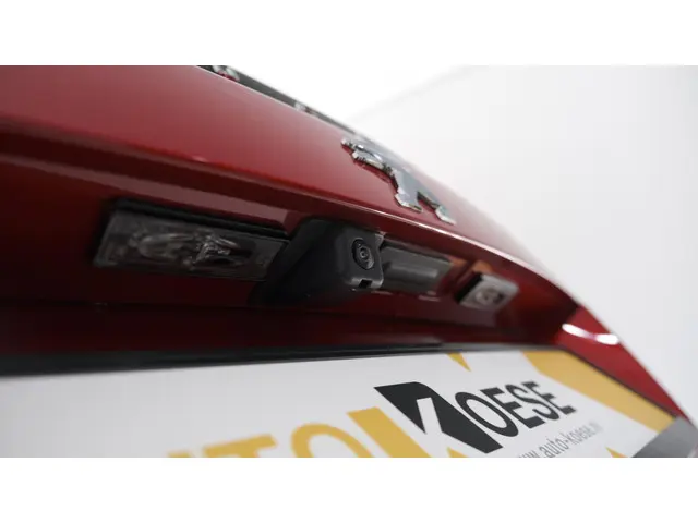 Peugeot 2008 PureTech 130 GT | Camera | Dodehoekdetectie | Navigatie | Parkeersensoren | Stoelverwar...