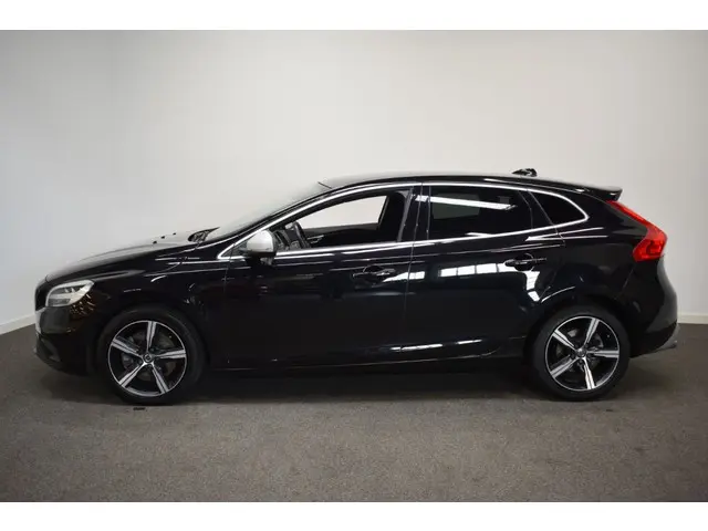 Volvo V40 T3 153pk AUT6 R-Design Polar+ Sport Trekhaak 1500kg/ Adapt. Cruise/ Pano/ Leer/ Stoelverw.