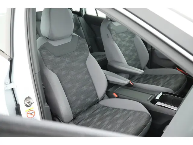 Volkswagen ID.4 Pure 52 kWh SOH 92% Trekhaak Navigatie Parkeersensoren Adaptive Cruise Apple CarPlay...