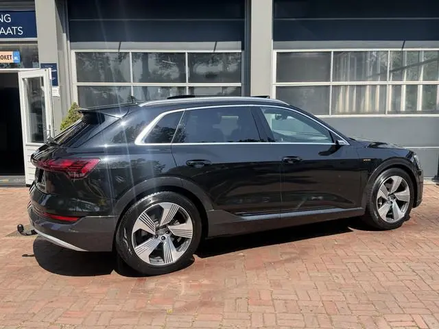 Audi e-tron e-tron 55 quattro advanced 95 kWh Panodak,Trekhaak,Navi,Clima 408pk Dealer onderhouden