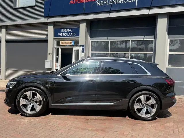 Audi e-tron e-tron 55 quattro advanced 95 kWh Panodak,Trekhaak,Navi,Clima 408pk Dealer onderhouden