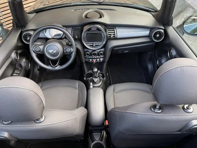 MINI Mini Cabrio 1.5 Cooper Pepper Serious Business Navi / PDC / Stoelverwarming / Lm Velgen
