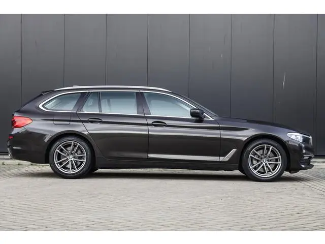 BMW 5-serie Touring 530i 252PK Executive ✅ Trekhaak ✅ LED ✅ 18 inch