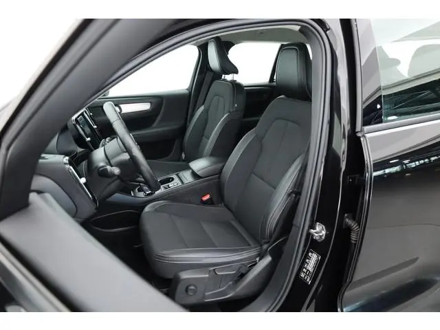 Volvo XC40 1.5 T3 Momentum Pro | RIJKLAAR!! | Cruise Contr. | Trekhaak | Camera | All Season | Apple...