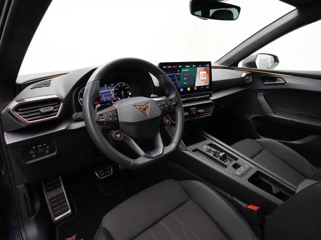 CUPRA Leon Sportstourer 1.4 e-Hybrid 245 pk VZ Performance | Trekhaak | Adaptief onderstel | Stuur-/...