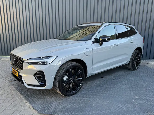 Volvo XC60 2.0 T6 Plug-in hybrid AWD Plus Black Edition | Harman/ Kardon | 360 Camera | Blind Spot |...