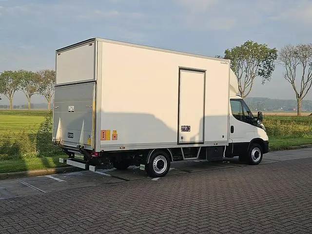 IVECO DAILY 35 S 14 Bakwagen | Laadklep | Zijdeur | Spoiler | 3zits | Bluetooth | 136pk