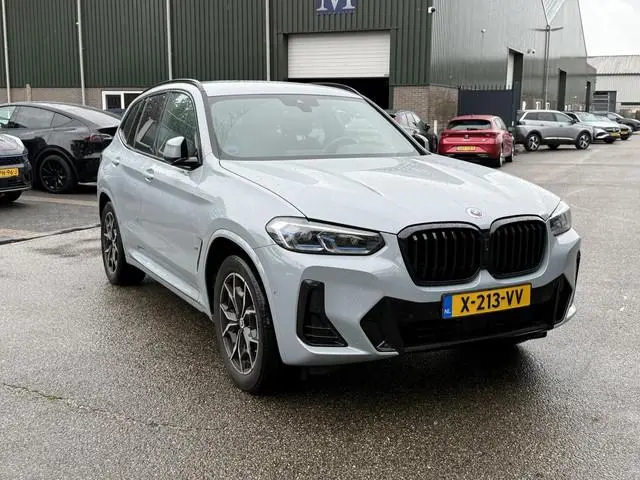 BMW X3 xDrive30e High Executive VAN: 48.900,- VOOR: 44.899,- UW HERFSTVOORDEEL: 4.001,- M SPORT | EL...