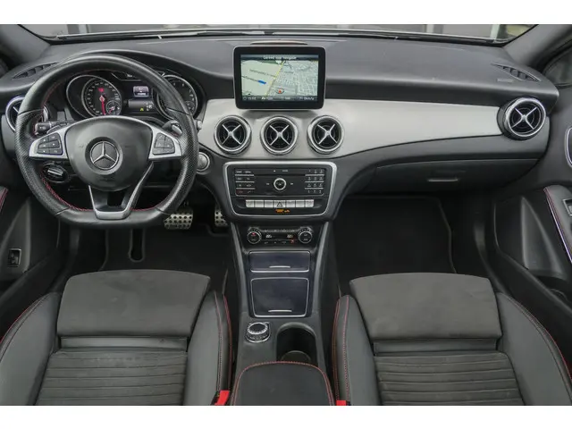 Mercedes-Benz GLA-klasse GLA180 AMG 122pk Panoramadak Night pakket Climate control Cruise control Tr...