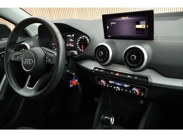 Audi Q2 35 TFSI 150pk S-Tronic S Edition Trekhaak Camera Carplay Adaptive Cruise Stoelverwarming