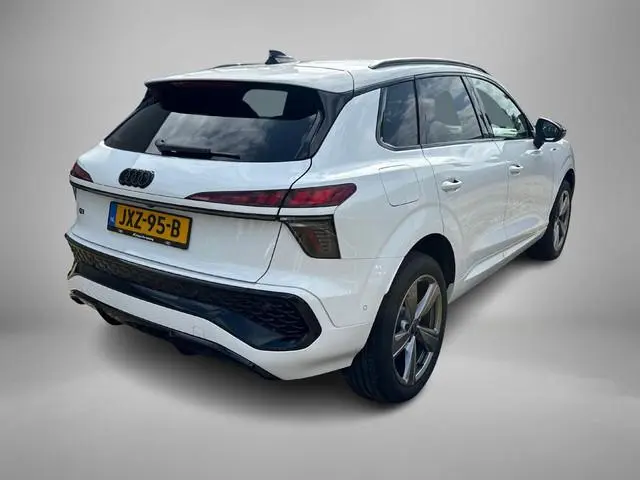 Audi Q3 1.5 200kW e-hybrid 272pk S edition · Camera · Apple/Android Car Play · Stoel & Stuurwiel ver...