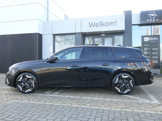 Opel Astra ST 1.6 Turbo 225pk Plug In Hybrid GSe | Panoramadak | Black Pack  | LMV 18''