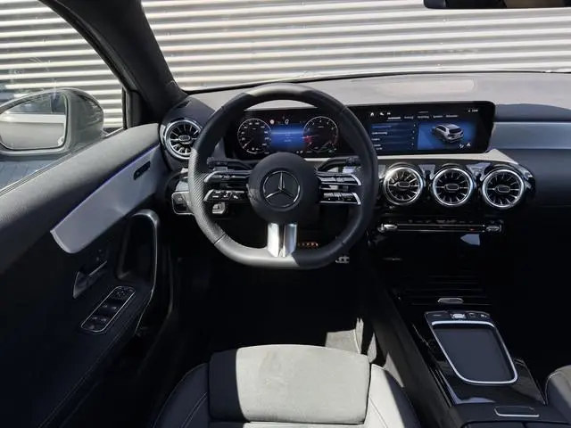 Mercedes-Benz A-klasse 200 AMG |Pano|Trekhaak|Camera|